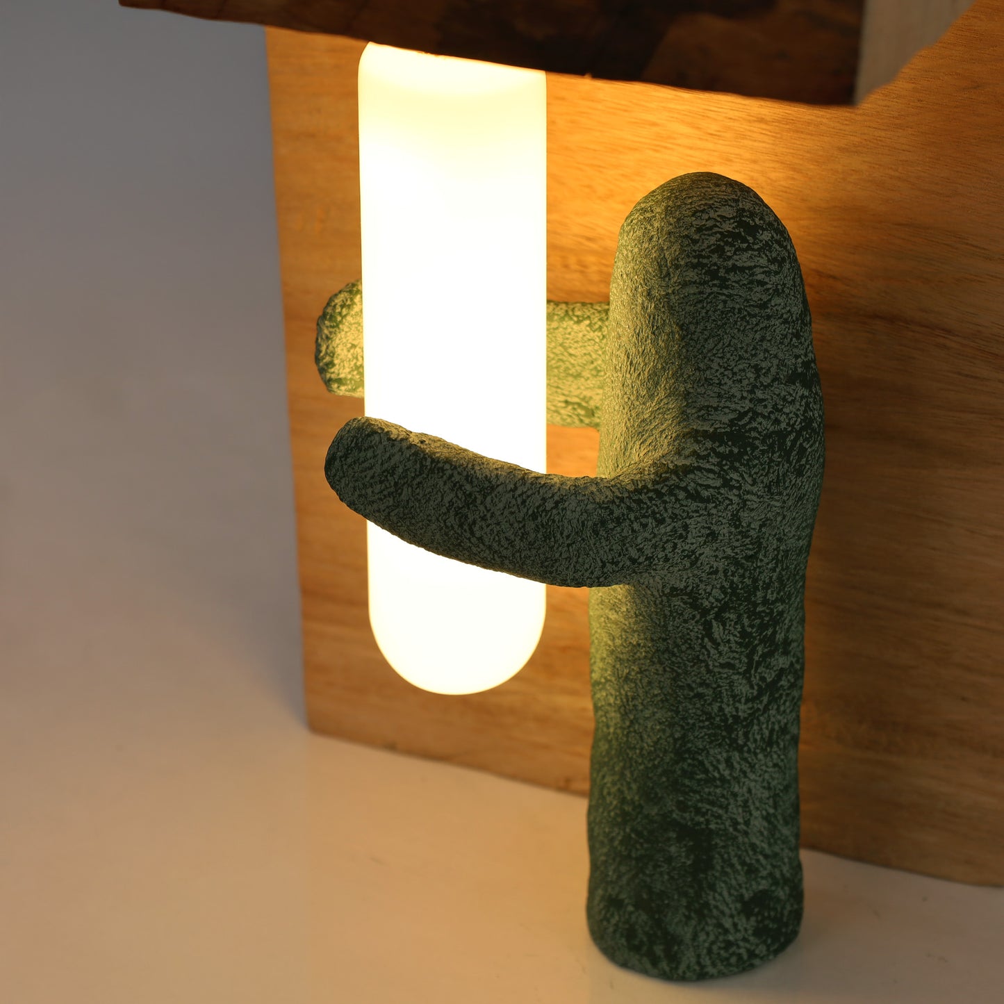 MILES AKIRA「light hug」